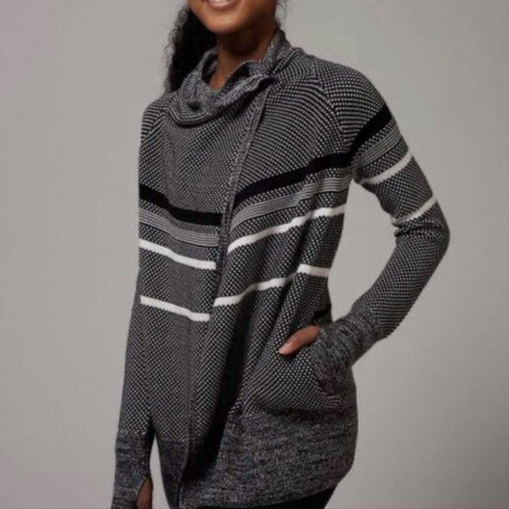 Ivivva by Lululemon Feelin’ Toasty Girls 14 Black and White Patterned Cardigan